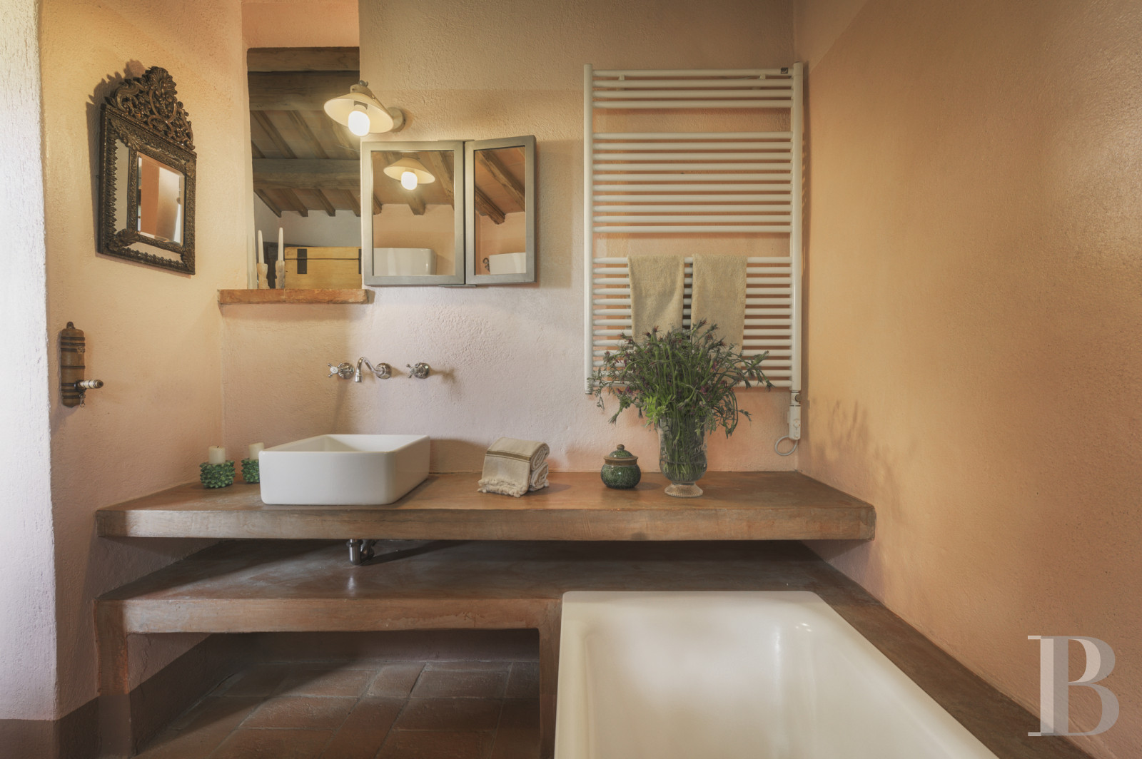 An old olive grove farmhouse restored to its former glory, overlooking the countryside in the Val d'Orcia in Tuscany - photo  n°28